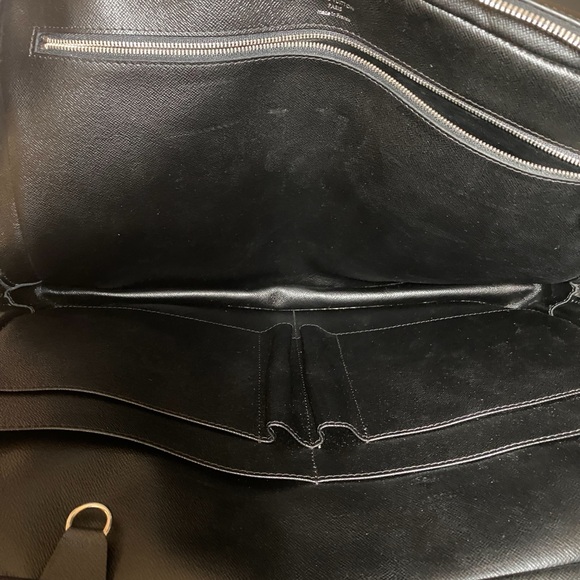 Authentic LOUIS VUITTON epi Porte bag - Picture 8 of 12